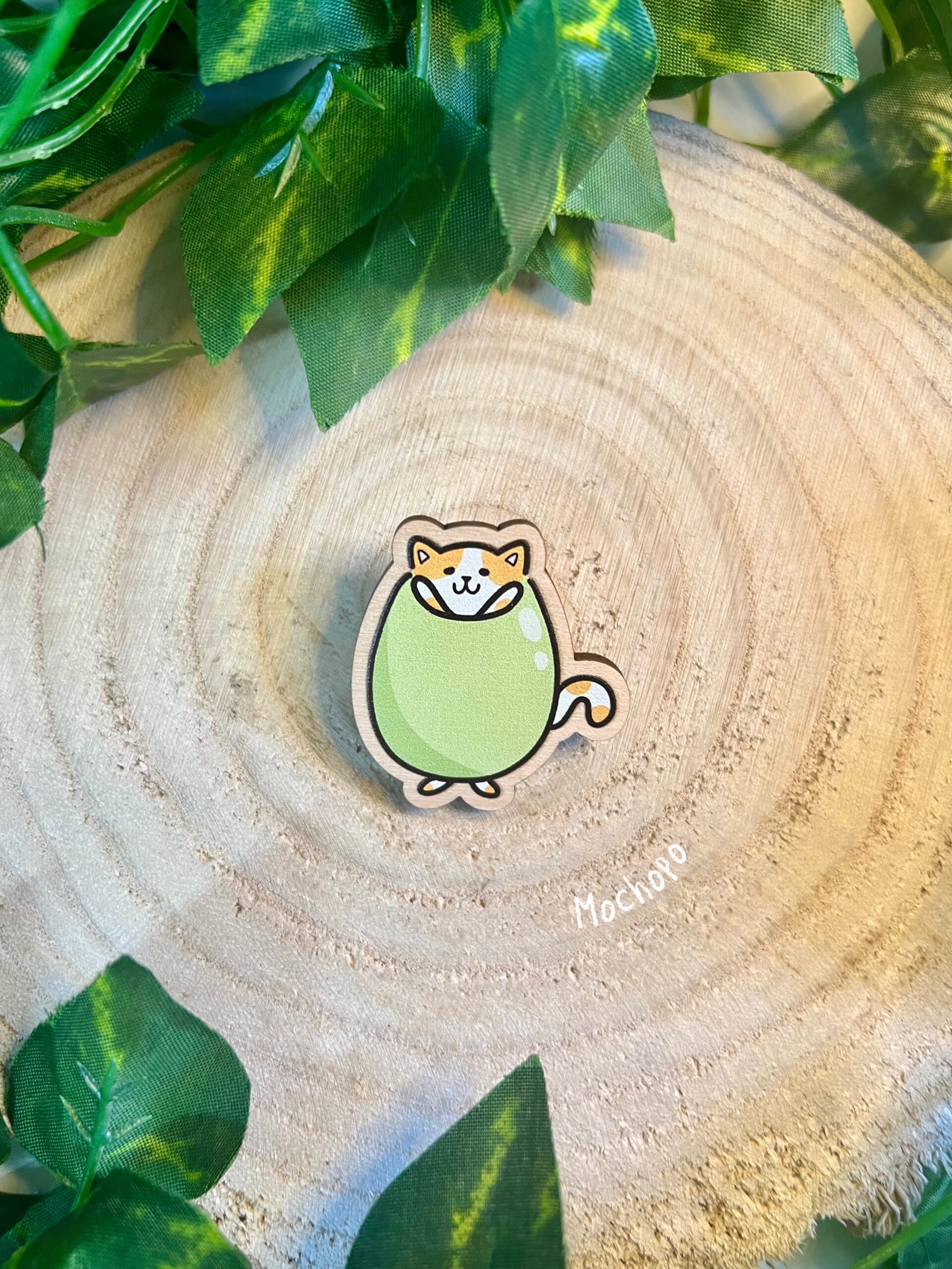 Pin de madera del gato aceituno (Benjamín)