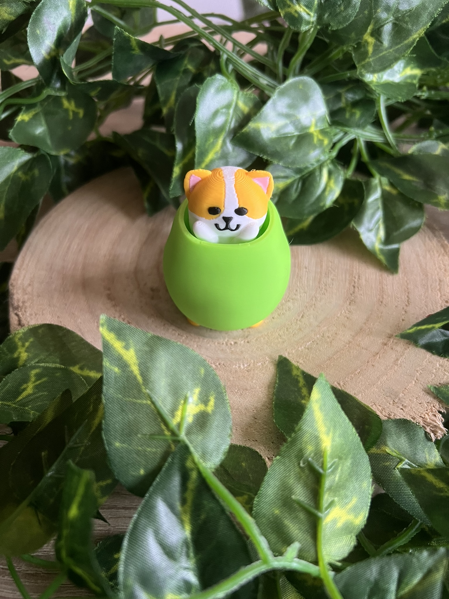 Llavero tipo clicker con impresión 3D del gato aceituno (Benjamín) que es un gato naranja y blanco metido en una aceituna verde